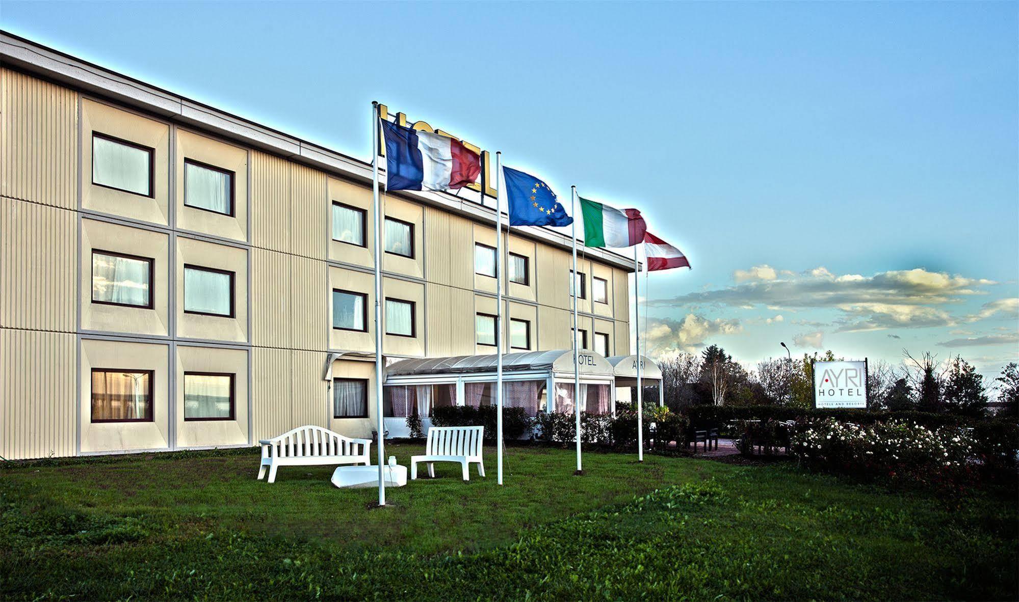 Ayri Hotel 3*