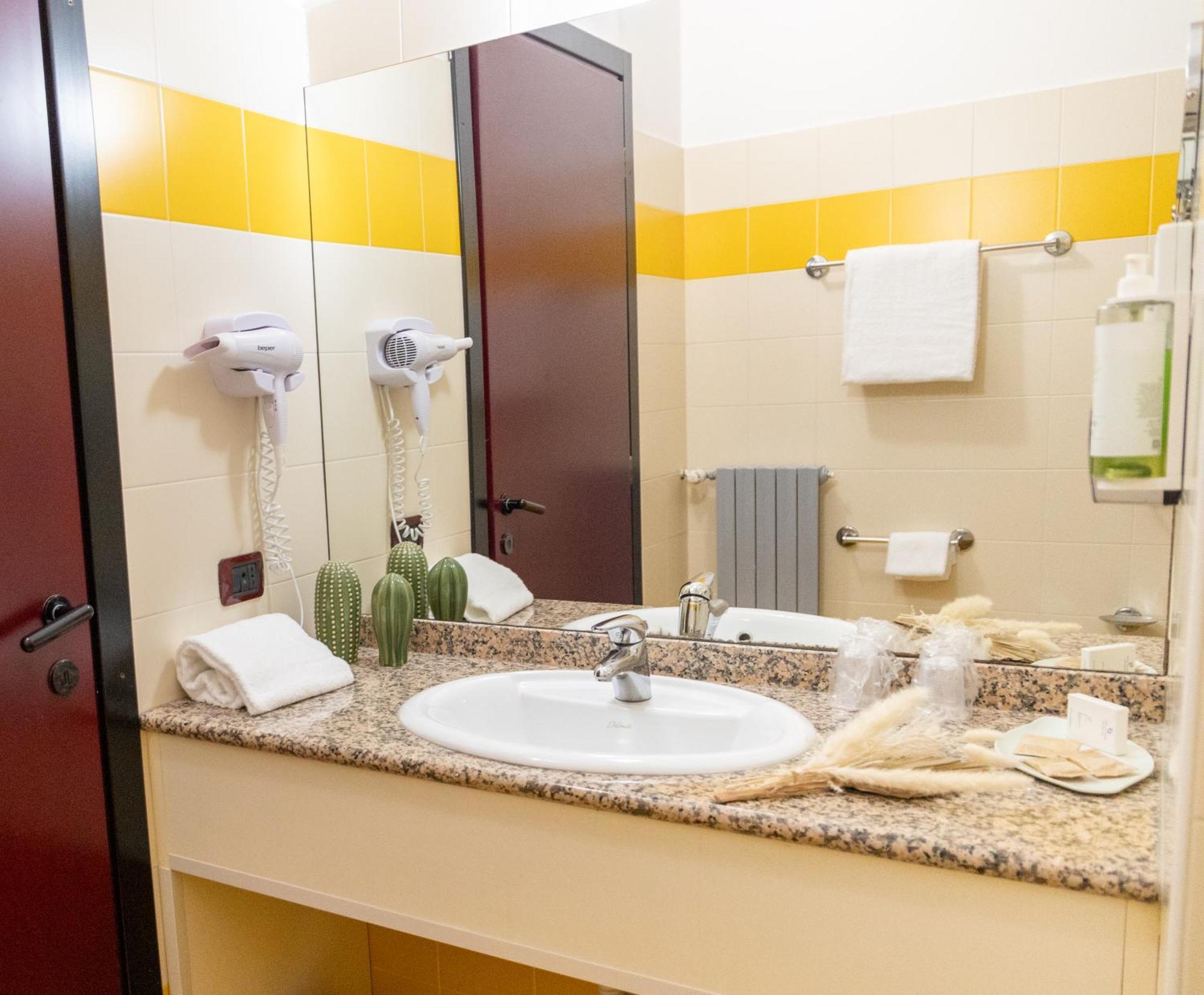 Ayri Hotel